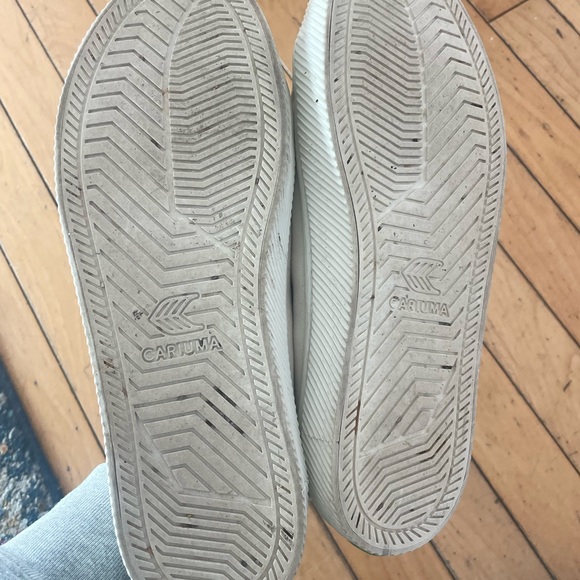 Cariuma Off-White Canvas Sneakers - Picture 8 of 8